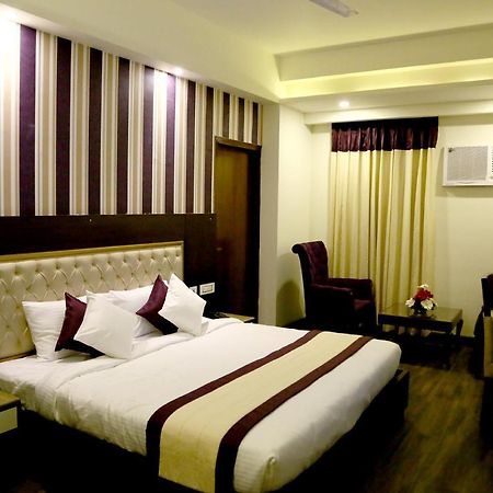 Hotel S C Residency Zirakpur Kültér fotó