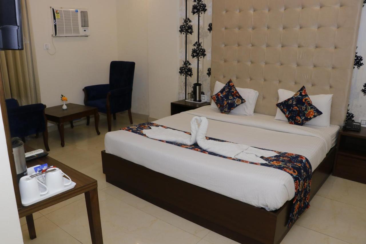Hotel S C Residency Zirakpur Kültér fotó