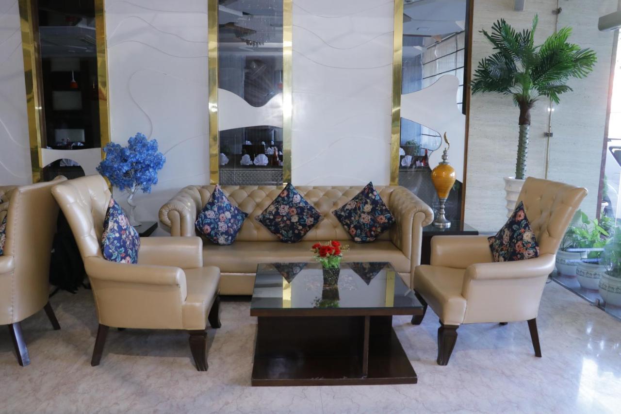 Hotel S C Residency Zirakpur Kültér fotó