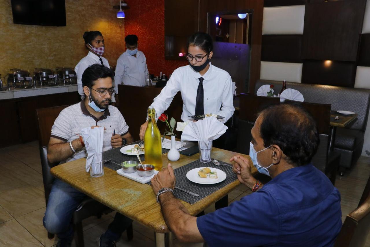 Hotel S C Residency Zirakpur Kültér fotó
