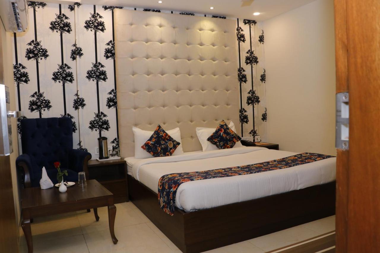 Hotel S C Residency Zirakpur Kültér fotó