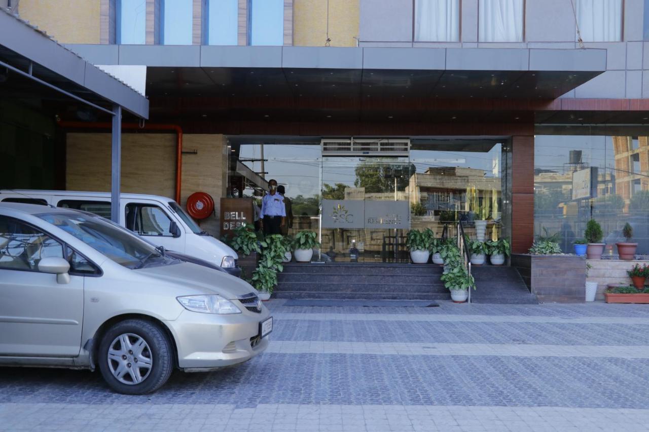 Hotel S C Residency Zirakpur Kültér fotó