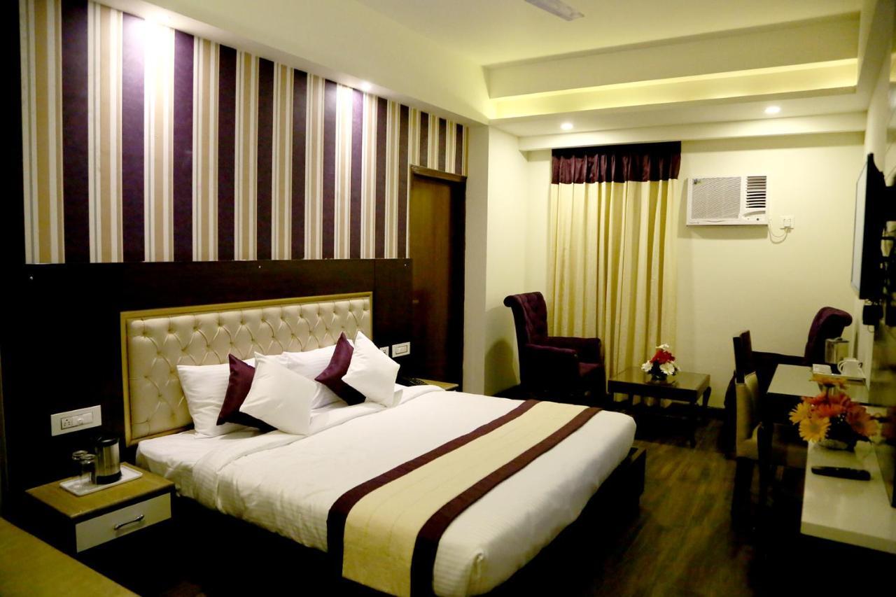 Hotel S C Residency Zirakpur Kültér fotó